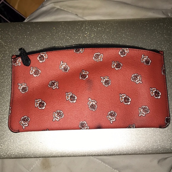 Coach Clutch - Picture 2 of 3